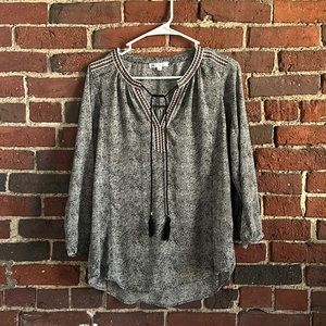 DR2 black & white blouse with pattern, size medium